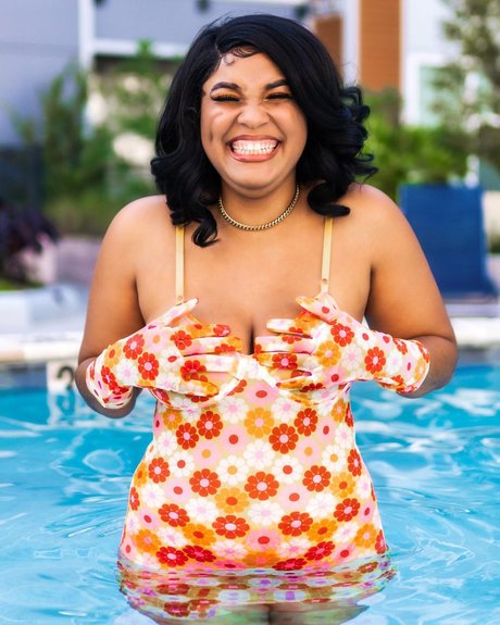 Animated Aja hot model pictures