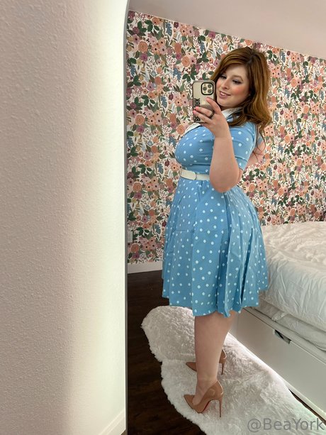 Bea York erotic model images