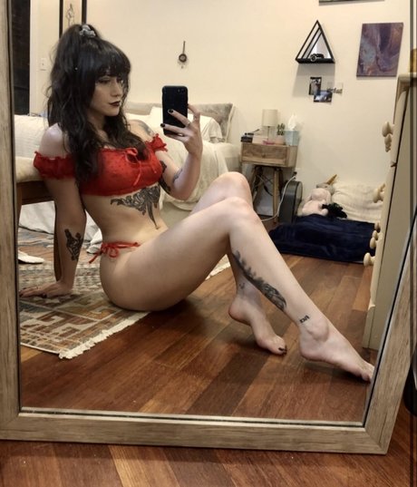 Debbie Snaxxx nude model picture