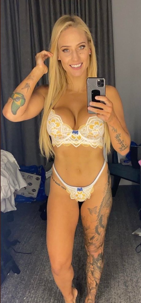 Ebanie Bridges nude pornstar image