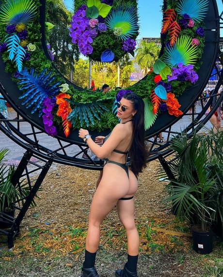 Eceozbudak pretty pornstar pics