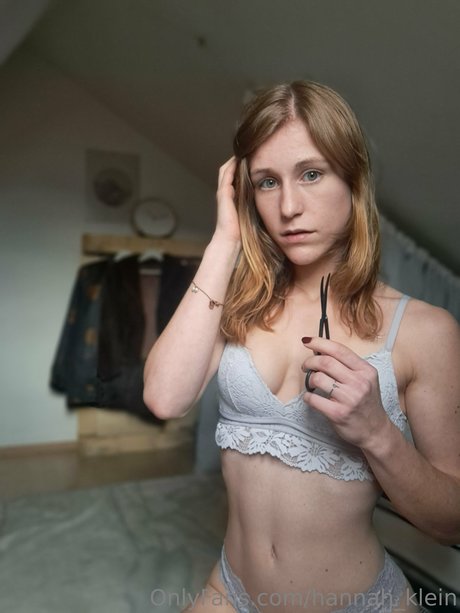 Hannah Klein star beautiful pics