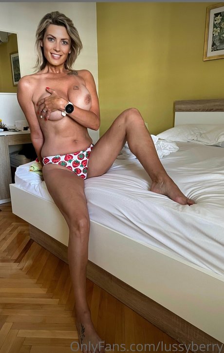 Lussyberry nudes star photos
