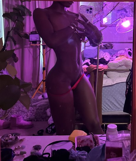 Bia Bates exclusive model image