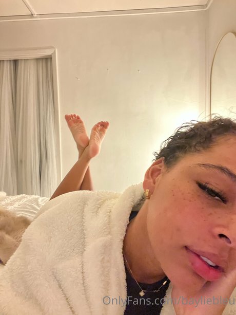 Bayliebleu model top photo