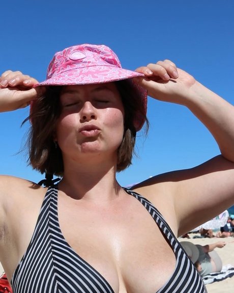 Bel Larcombe hot pornstar pics