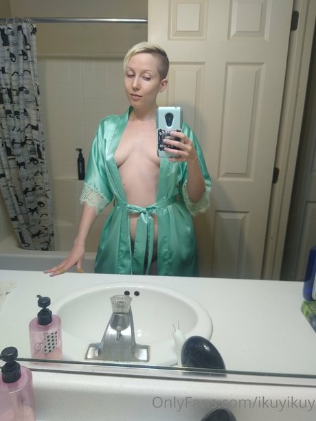 Ikuy Cosplayer xxx model photo