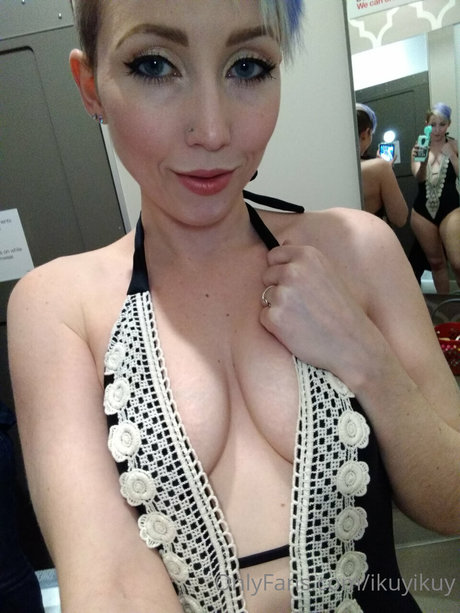 Ikuy Cosplayer free actress photos