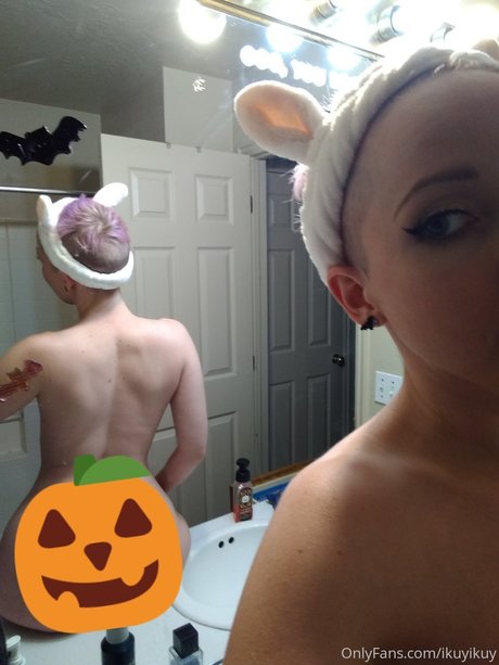 Ikuy Cosplayer pornstar erotic photos