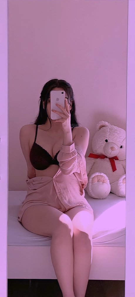 Mersweb naked model pic