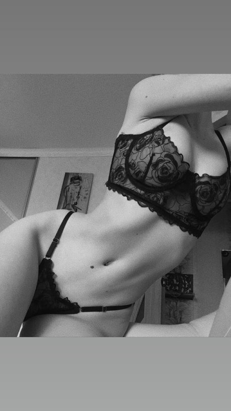 Pumpur mur naked model archive