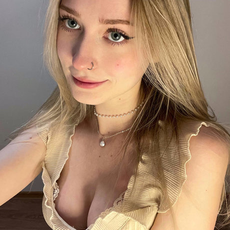 Pumpur mur nude star photos