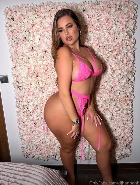 Dj Hannah B star art pics