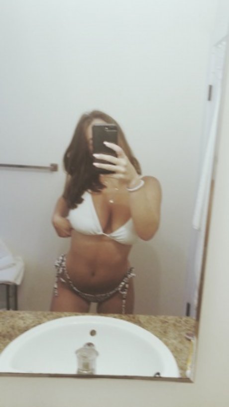 Colleen Sheehan model nude pic