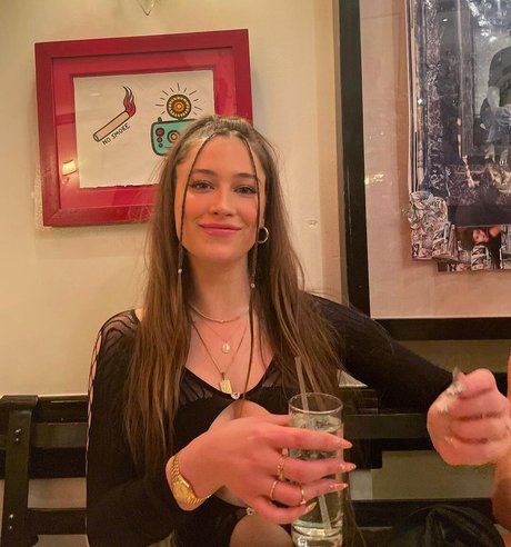 Elsie Hewitt high quality model pic