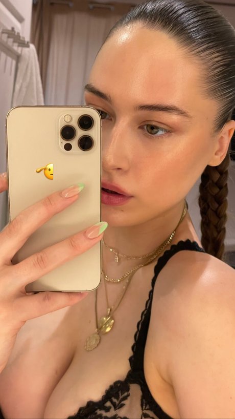 Elsie Hewitt pretty actress pics