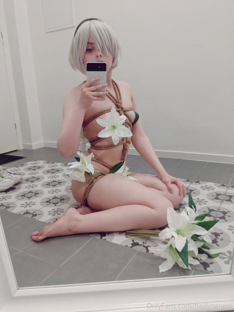 Hailly Senpai star art galleries