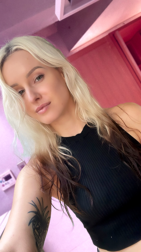 Sonja Reid_ sexy star img