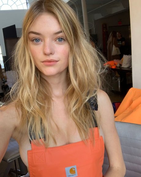 Willow Hand model nudes pictures