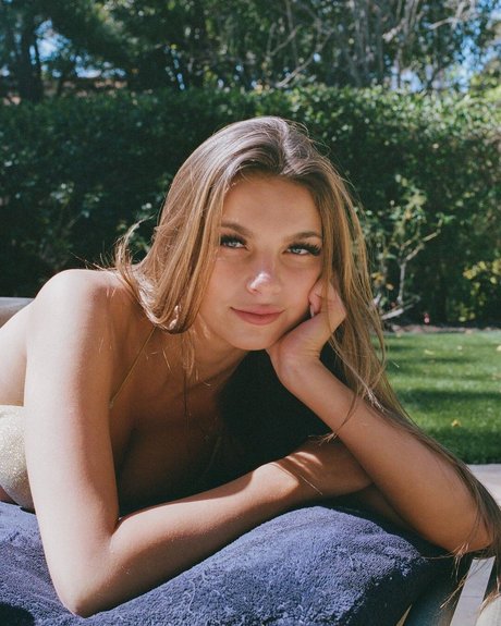 Grace Boor sexy model image