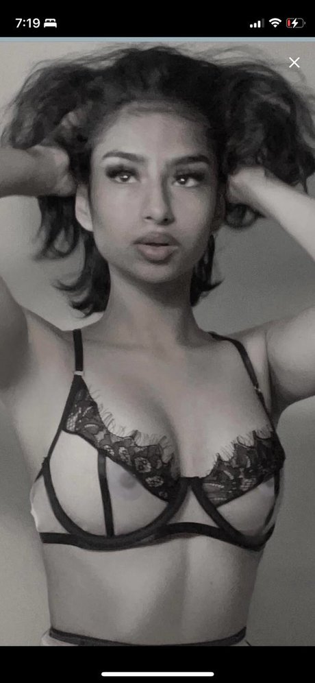 Kani Rosi sexy actress img