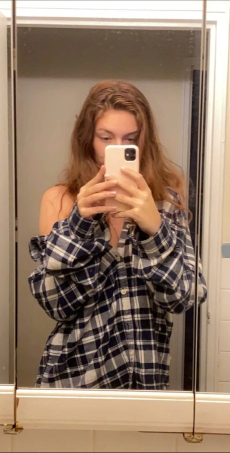 Lydia Renae sex model image