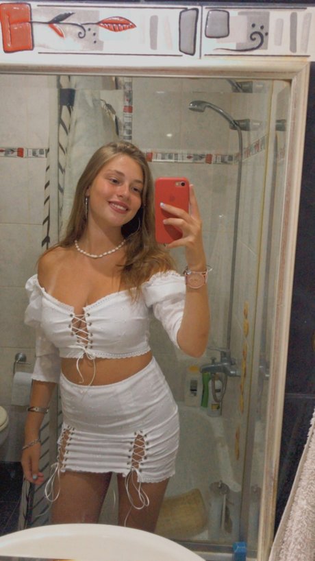 Mariela Vicenzi_ star naked pic