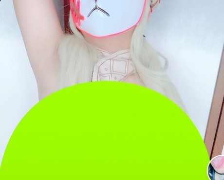 Yaxie Lotte sexy pornstar image