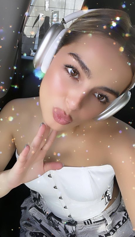 Addison Rae art model img