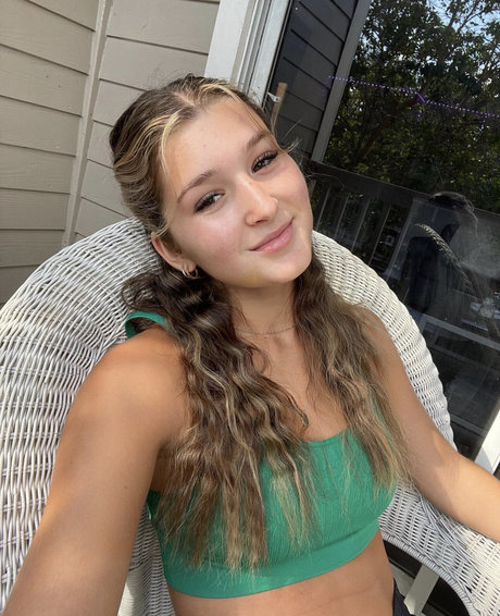 Alyssa Schwimer star hd galleries