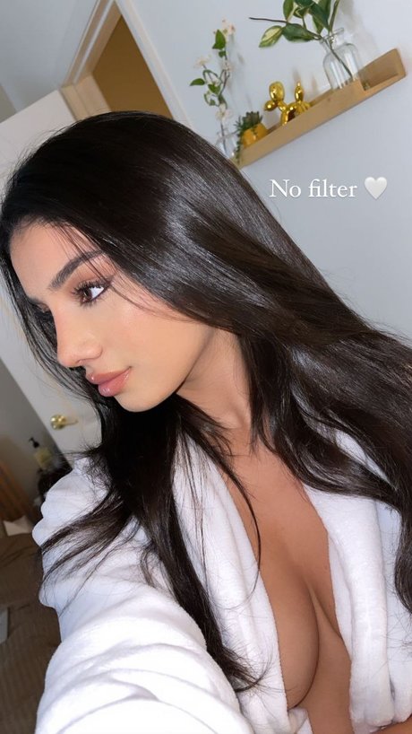 Alishba hot model gallery