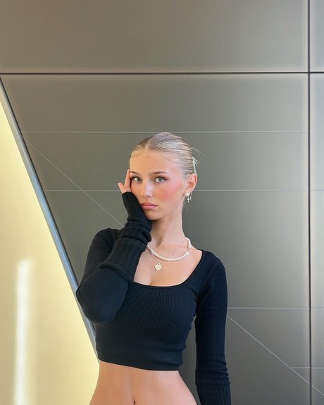 Elena Zoe pretty actress img