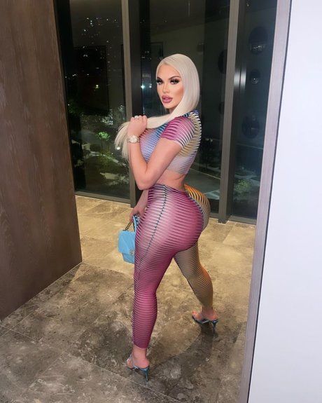 Mkbeellaa star adult picture