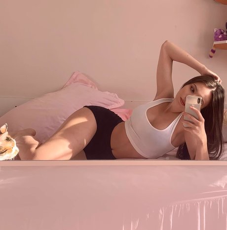 Sinem Ozgur free actress pics