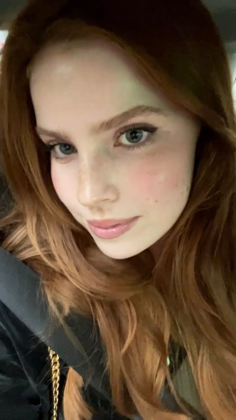 Emily Deyt Aysage star beautiful image