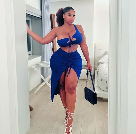 Shadee Monique nice pornstar pictures