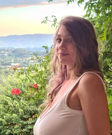 Yonia adult model picture