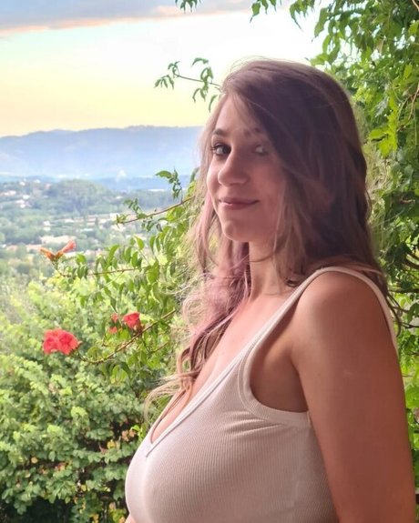 Yonia nude pornstar picture