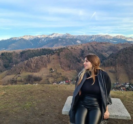 Yonia hot model picture