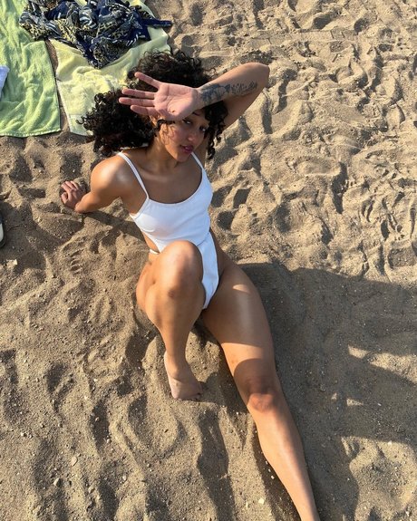 Ladokei Crystal star sexy pic