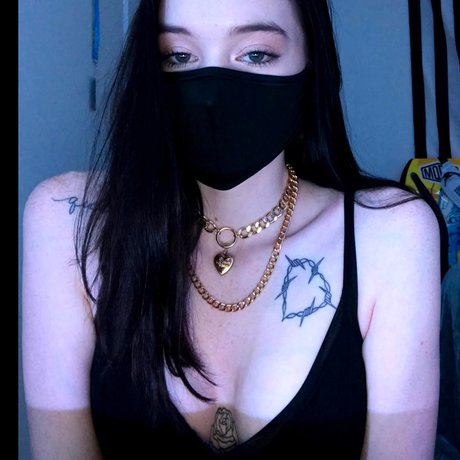 Queen etimy pornstar nudes img