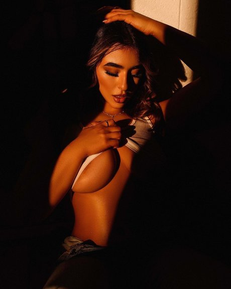 Sarah Compston exclusive model picture