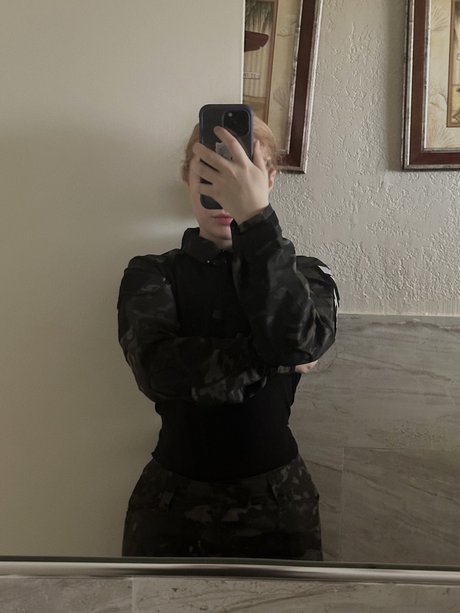 Initialelon xxx star picture