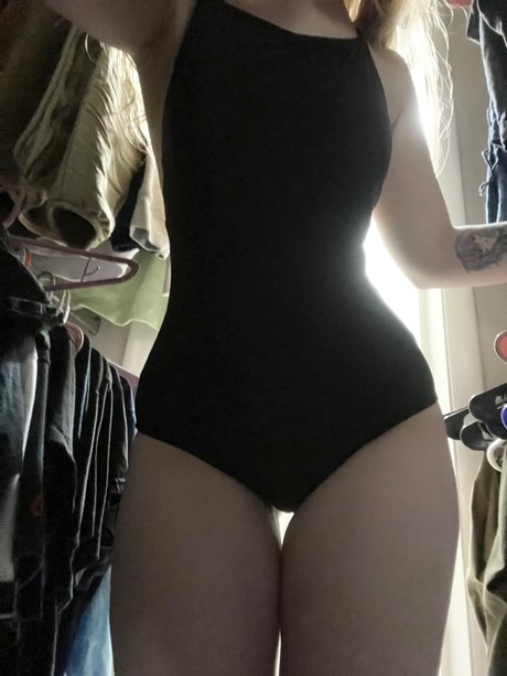 Initialelon nude star images