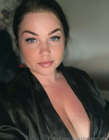 Queenjezz naked star photos