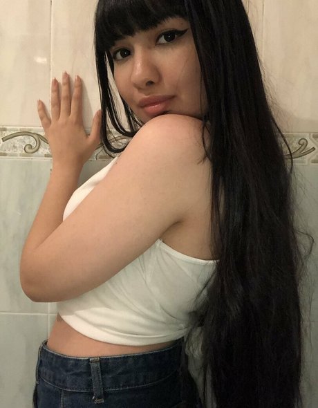 naomieve model pornographic images