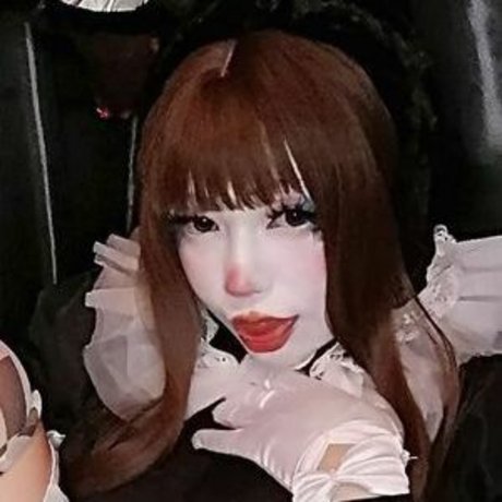 Boobee Clown pretty model image