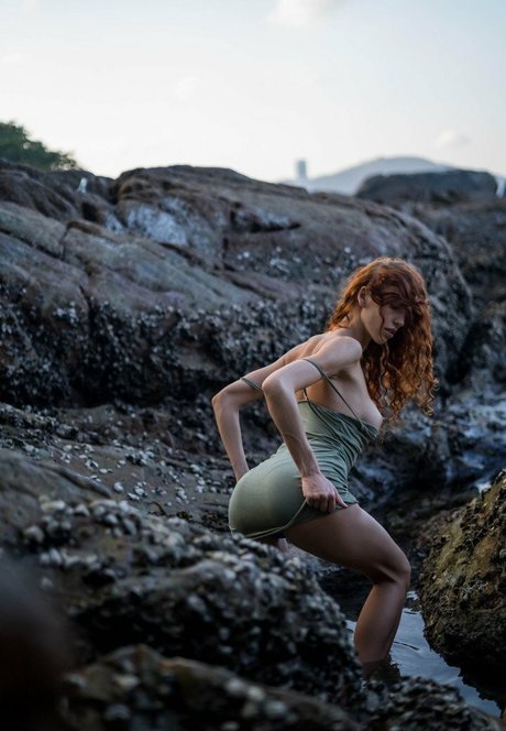 Curly Phoenix free star photos