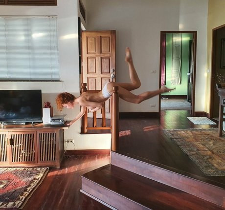 Curly Phoenix high quality model picture