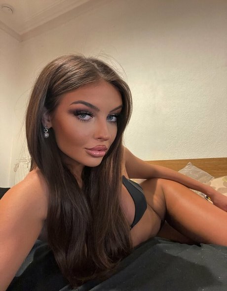 Mbunnnny art model photos